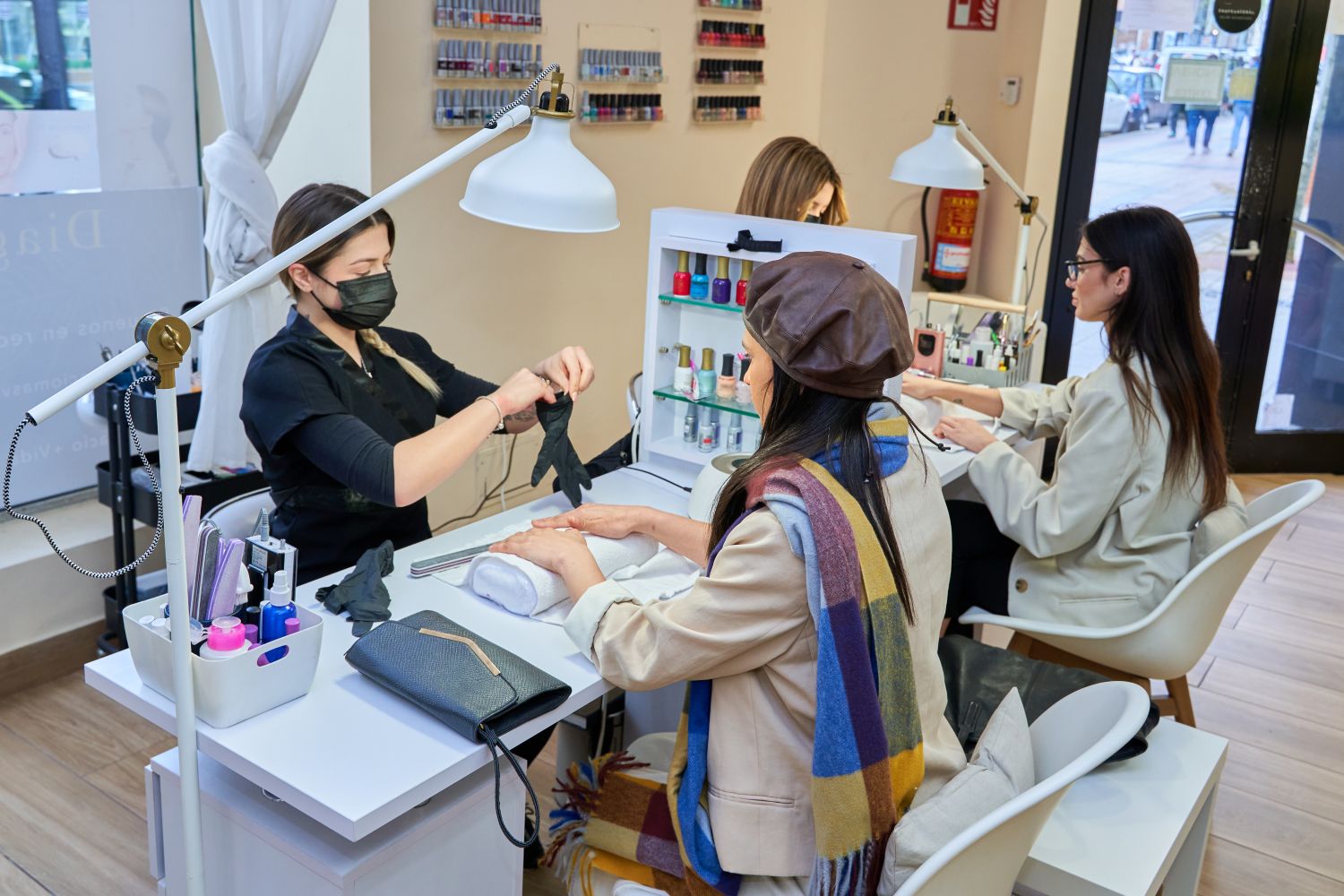 fingernail salons near me